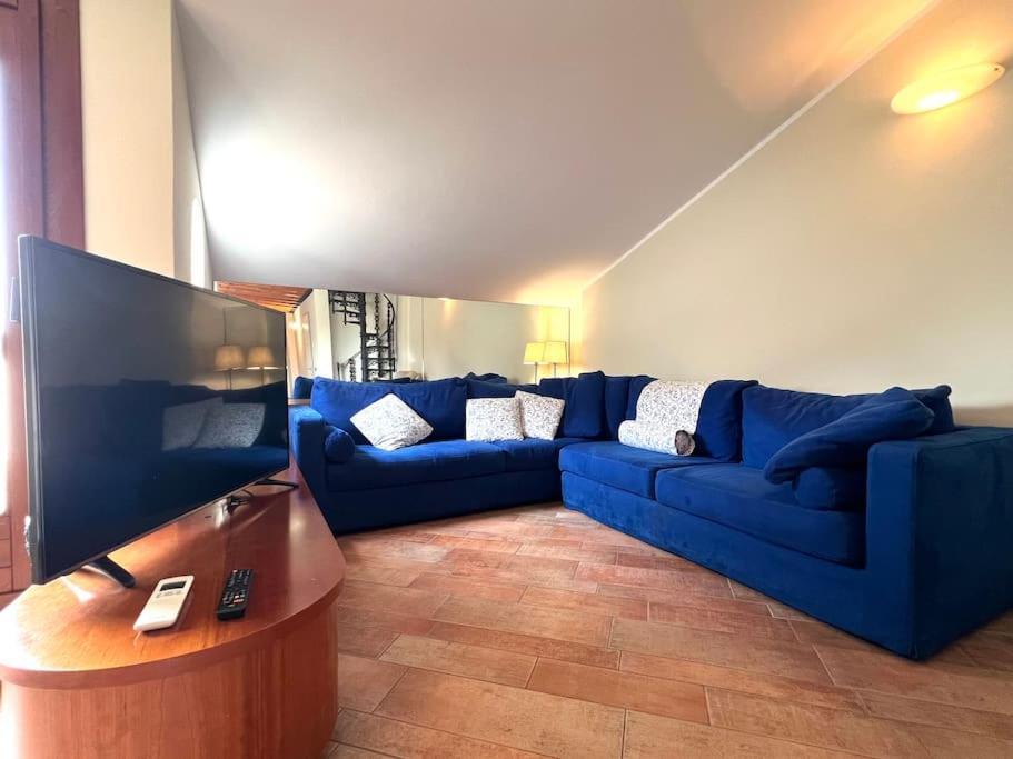 Appartamento Attico In Piazza Matteotti Desenzano del Garda Esterno foto