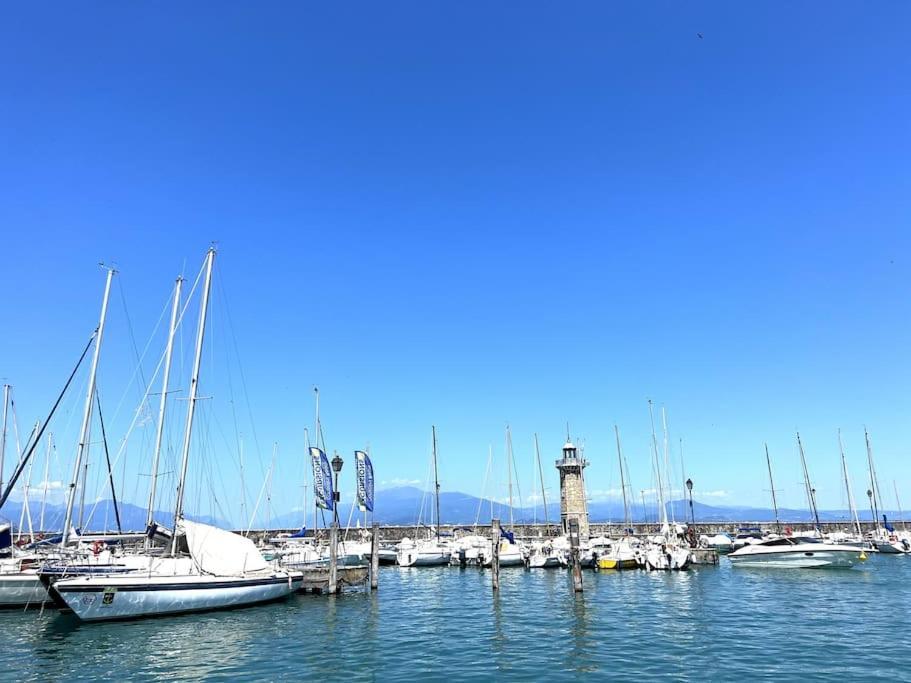 Appartamento Attico In Piazza Matteotti Desenzano del Garda Esterno foto
