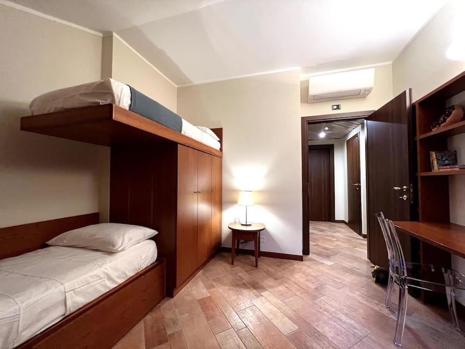 Appartamento Attico In Piazza Matteotti Desenzano del Garda Esterno foto
