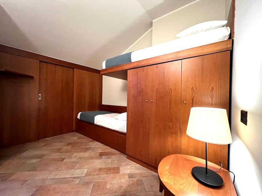 Appartamento Attico In Piazza Matteotti Desenzano del Garda Esterno foto